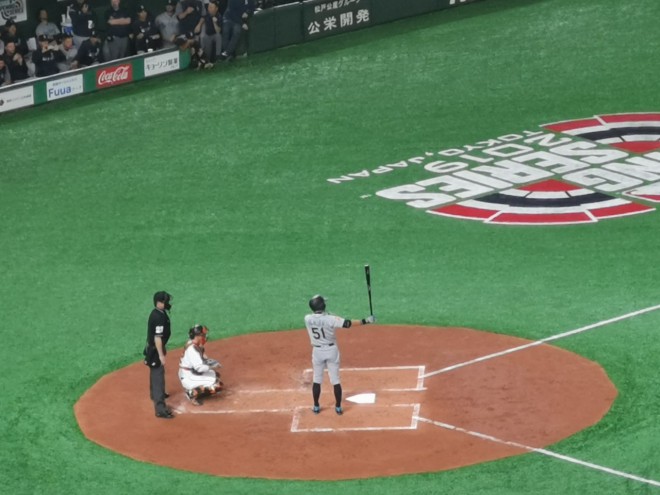 バッターボックスのイチロー選手