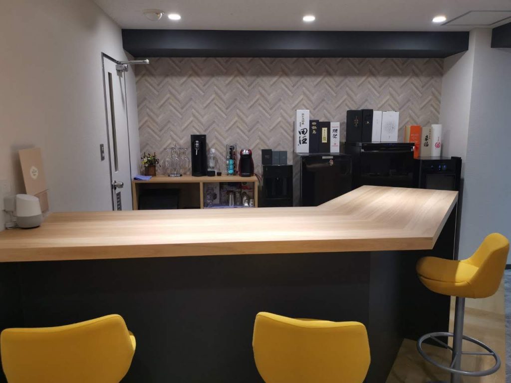 社内バーカウンター