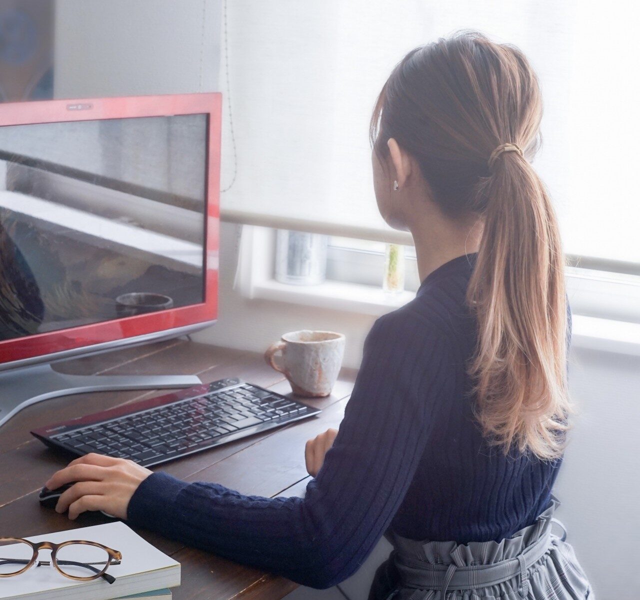 インタビュアー