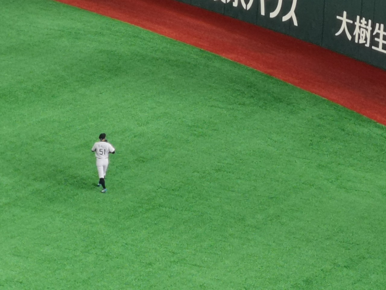 守備に就くイチロー