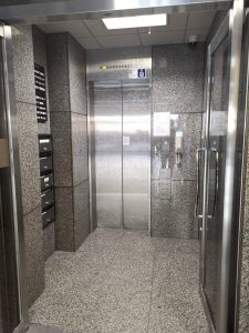 新本社EVエントランス