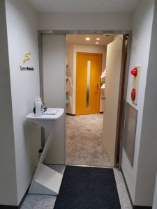 新本社オフィス階EVホール